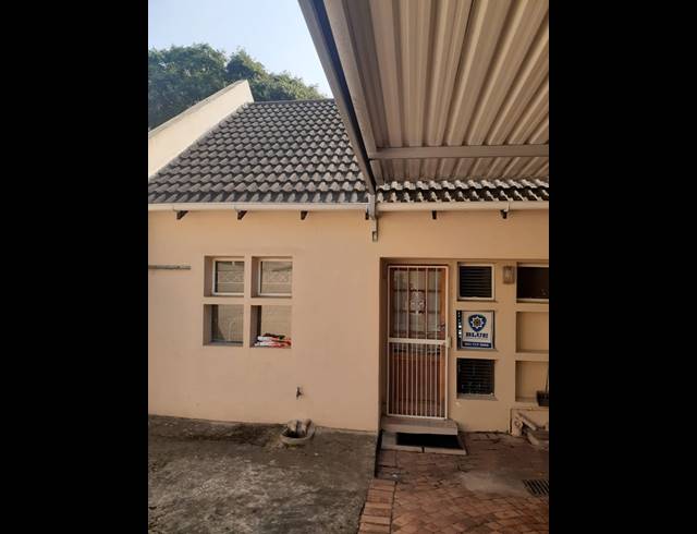 2 BEDROOM DUPLEX RENTED IN SHERWOOD